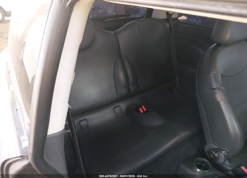 2004 MINI COOPER S VIN: WMWRE33454TD89957