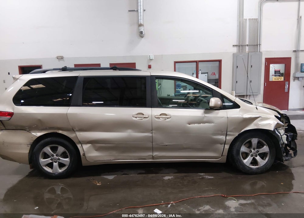 2014 TOYOTA SIENNA LE V6 8 PASSENGER VIN: 5TDKK3DC3ES472612