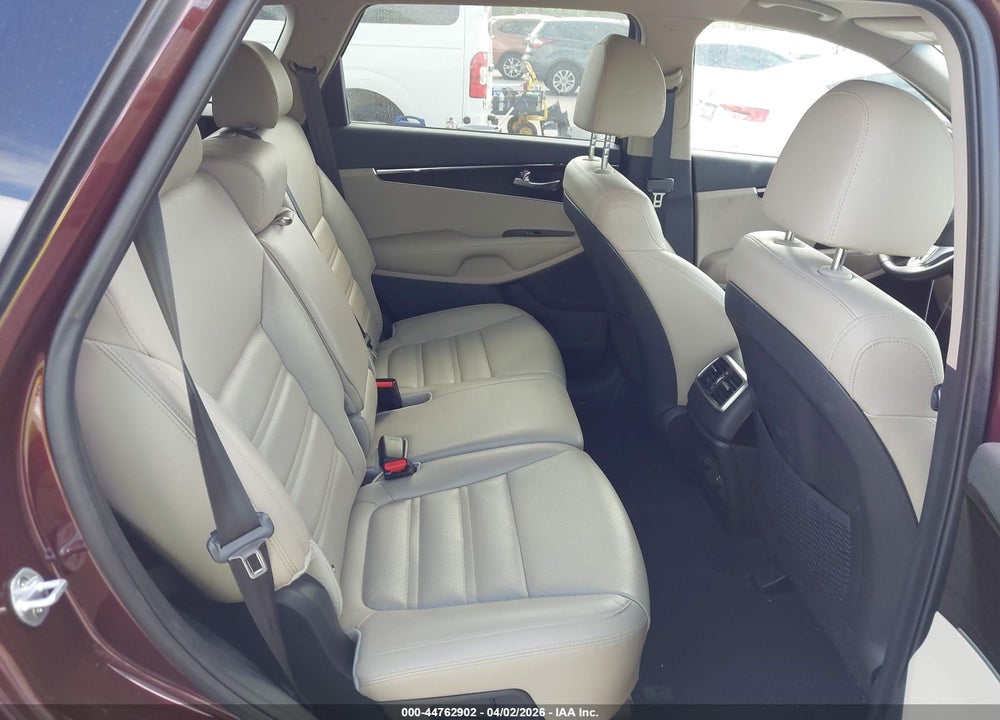 2019 KIA SORENTO 3.3L EX VIN: 5XYPH4A55KG521396
