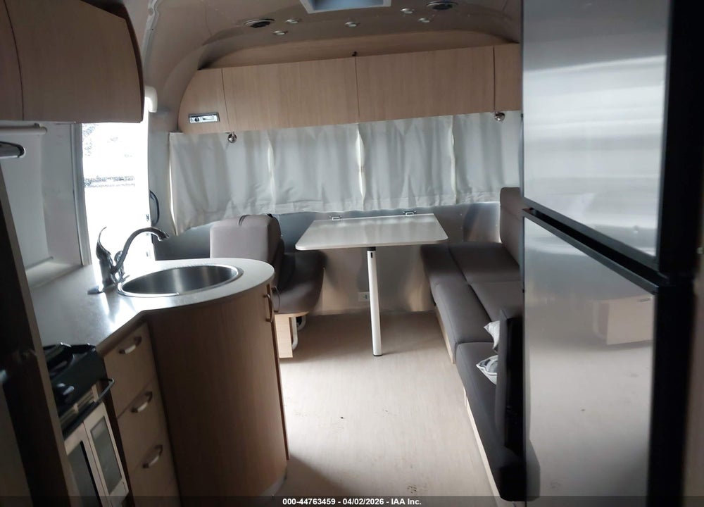 2018 AIRSTREAM OTHER VIN: 1STJ9YJ25JJ543284