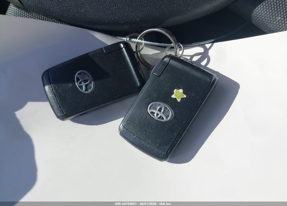 2005 TOYOTA PRIUS VIN: JTDKB20U853044156