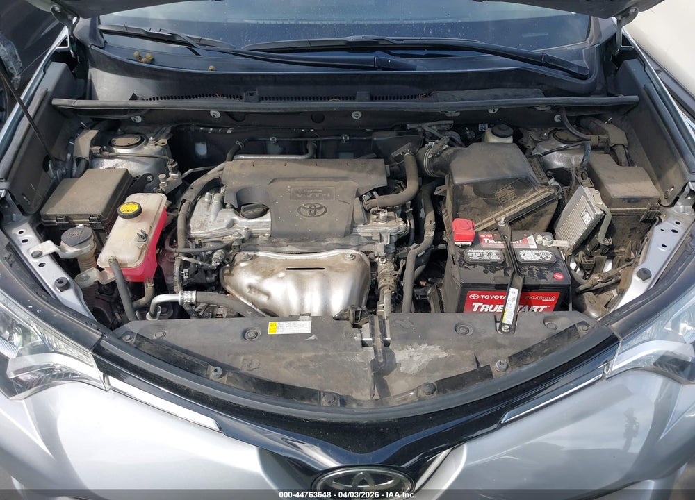 2018 TOYOTA RAV4 XLE VIN: 2T3RFREV0JW815178