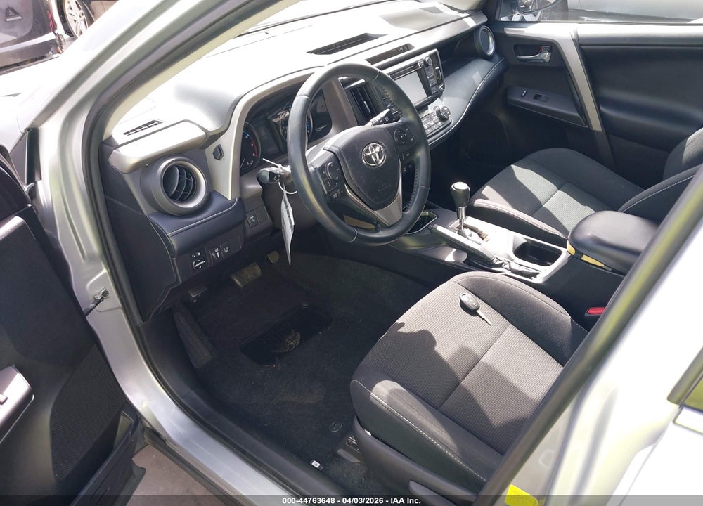 2018 TOYOTA RAV4 XLE VIN: 2T3RFREV0JW815178