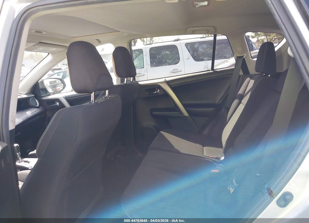 2018 TOYOTA RAV4 XLE VIN: 2T3RFREV0JW815178