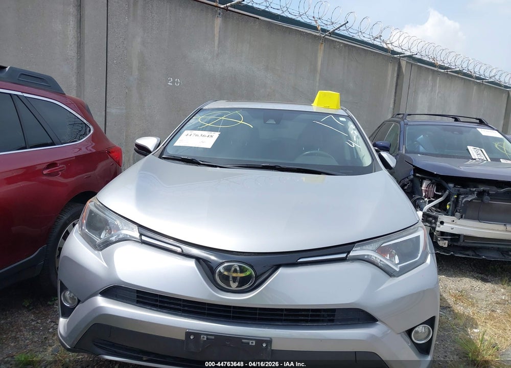 2018 TOYOTA RAV4 XLE VIN: 2T3RFREV0JW815178