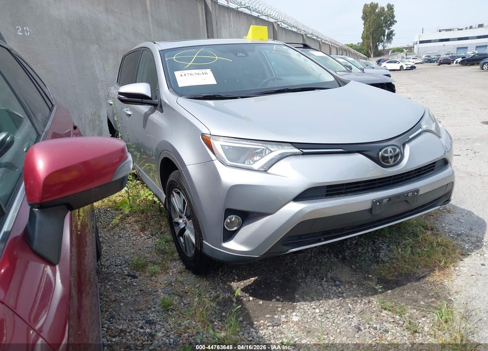 2018 TOYOTA RAV4 XLE VIN: 2T3RFREV0JW815178