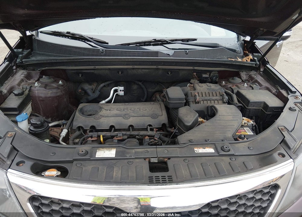 2011 KIA SORENTO LX VIN: 5XYKTCA18BG139217