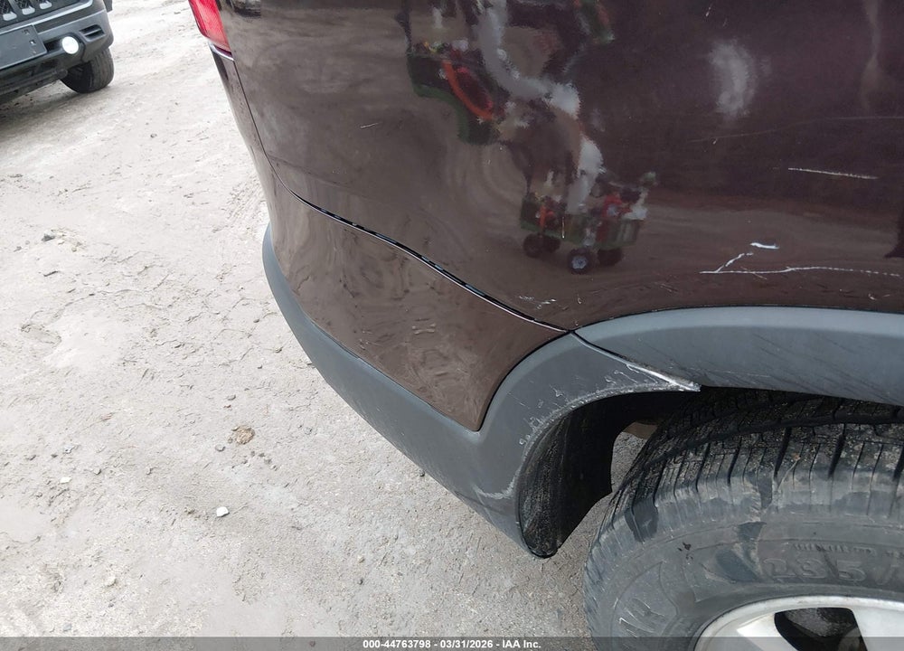 2011 KIA SORENTO LX VIN: 5XYKTCA18BG139217