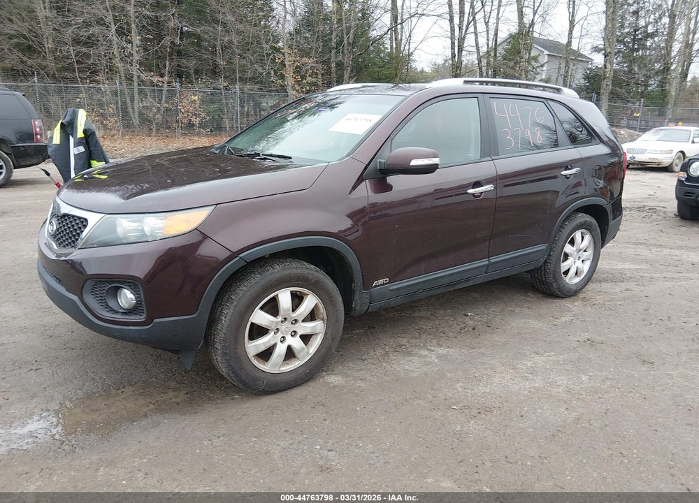2011 KIA SORENTO LX VIN: 5XYKTCA18BG139217