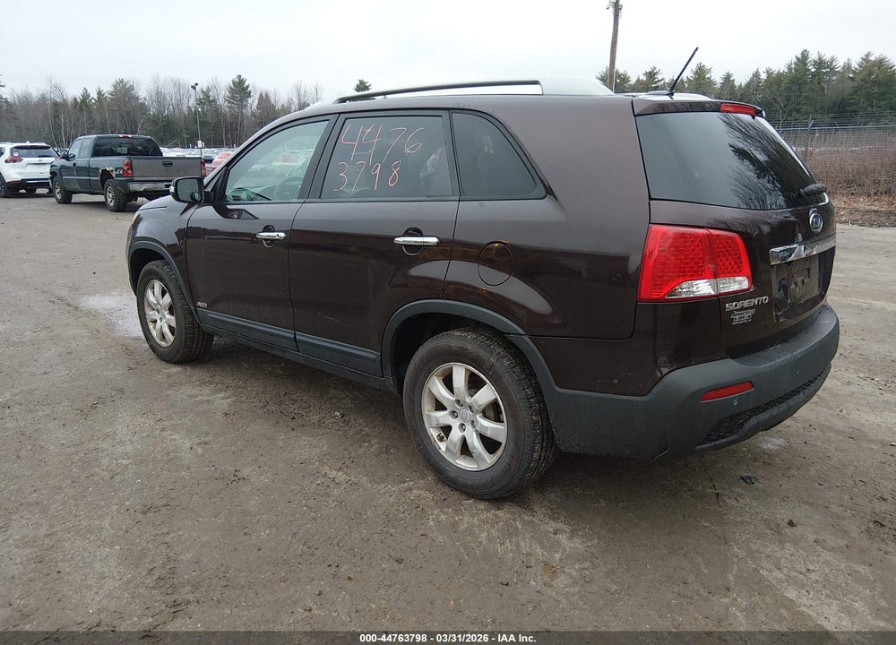 2011 KIA SORENTO LX VIN: 5XYKTCA18BG139217