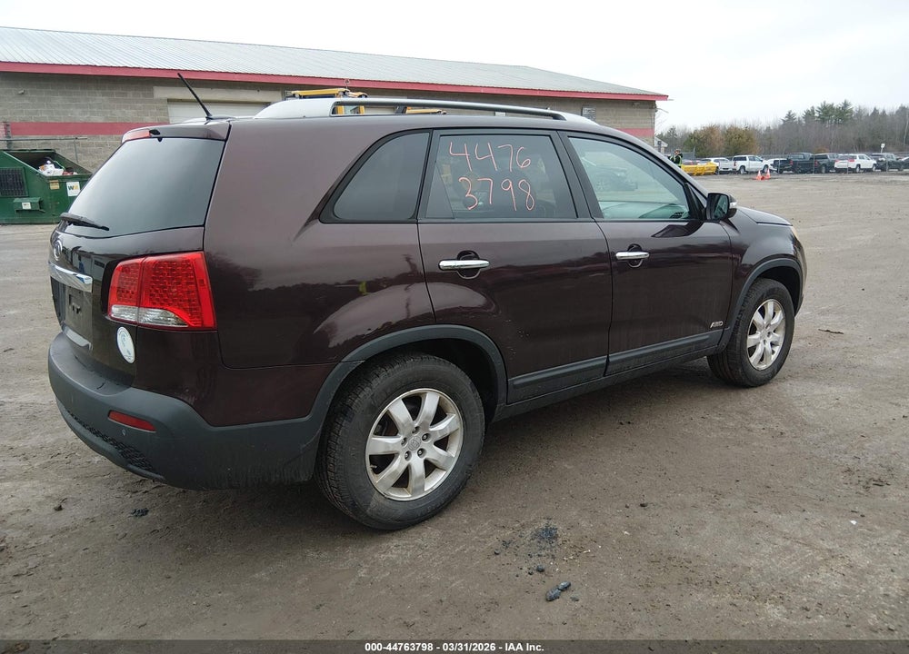 2011 KIA SORENTO LX VIN: 5XYKTCA18BG139217