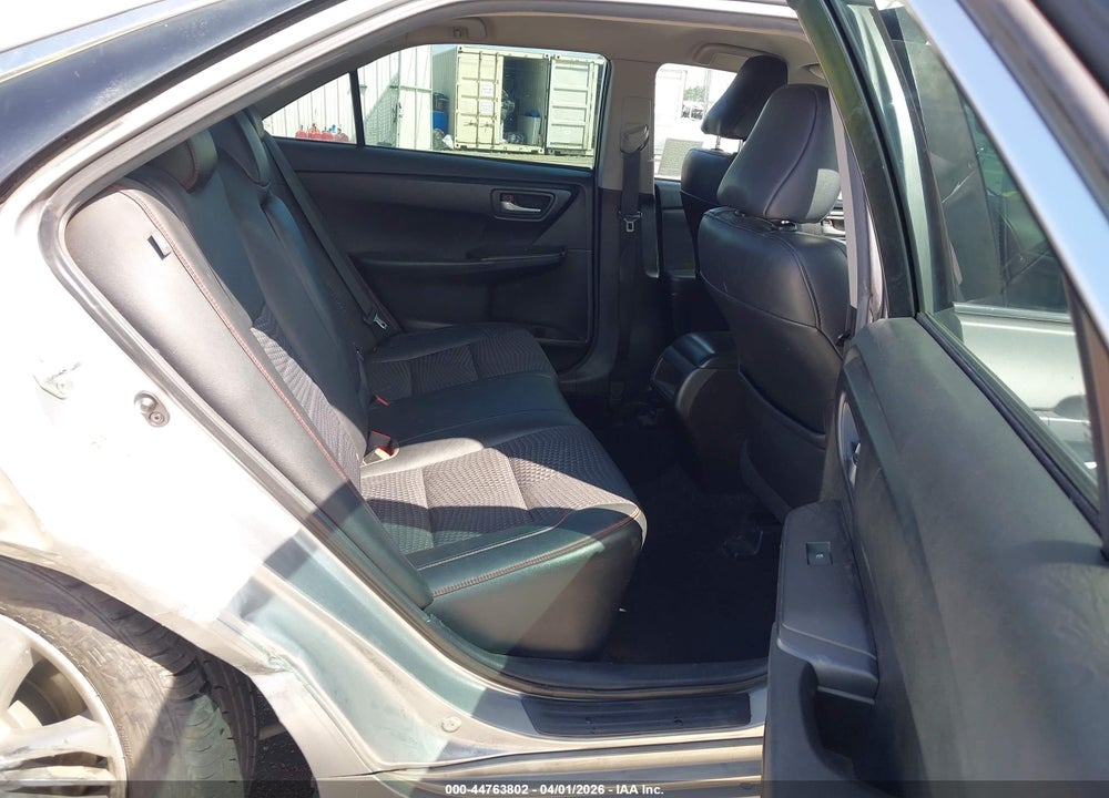 2015 TOYOTA CAMRY SE VIN: 4T1BF1FK2FU056685