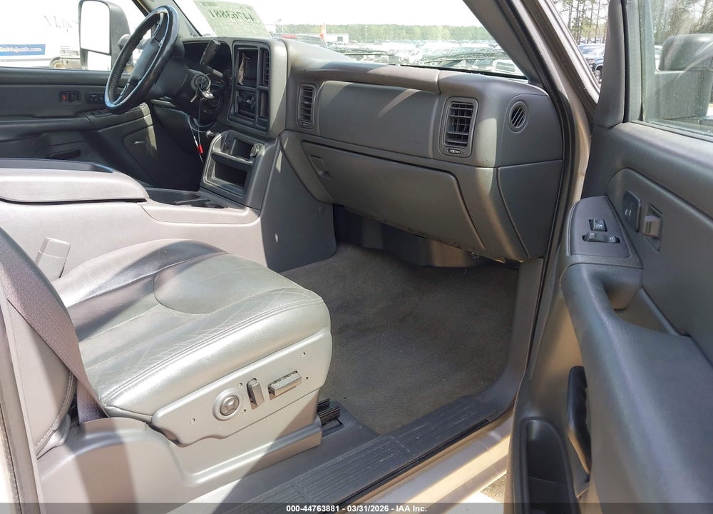 2005 GMC SIERRA 3500 SLT VIN: 1GTJK332X5F905198