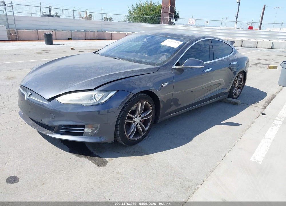 2015 TESLA MODEL S 85D/P85D VIN: 5YJSA1H42FF080995