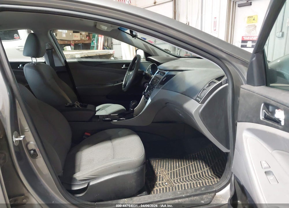 2013 HYUNDAI SONATA GLS VIN: 5NPEB4AC2DH553886