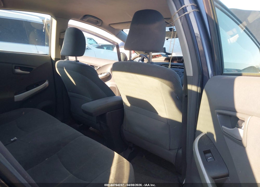 2011 TOYOTA PRIUS TWO VIN: JTDKN3DUXB0288010