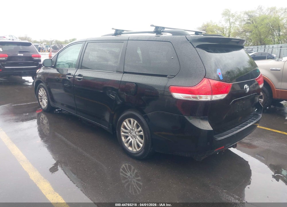 2014 TOYOTA SIENNA XLE V6 8 PASSENGER VIN: 5TDYK3DC4ES438866