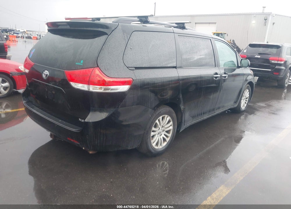 2014 TOYOTA SIENNA XLE V6 8 PASSENGER VIN: 5TDYK3DC4ES438866