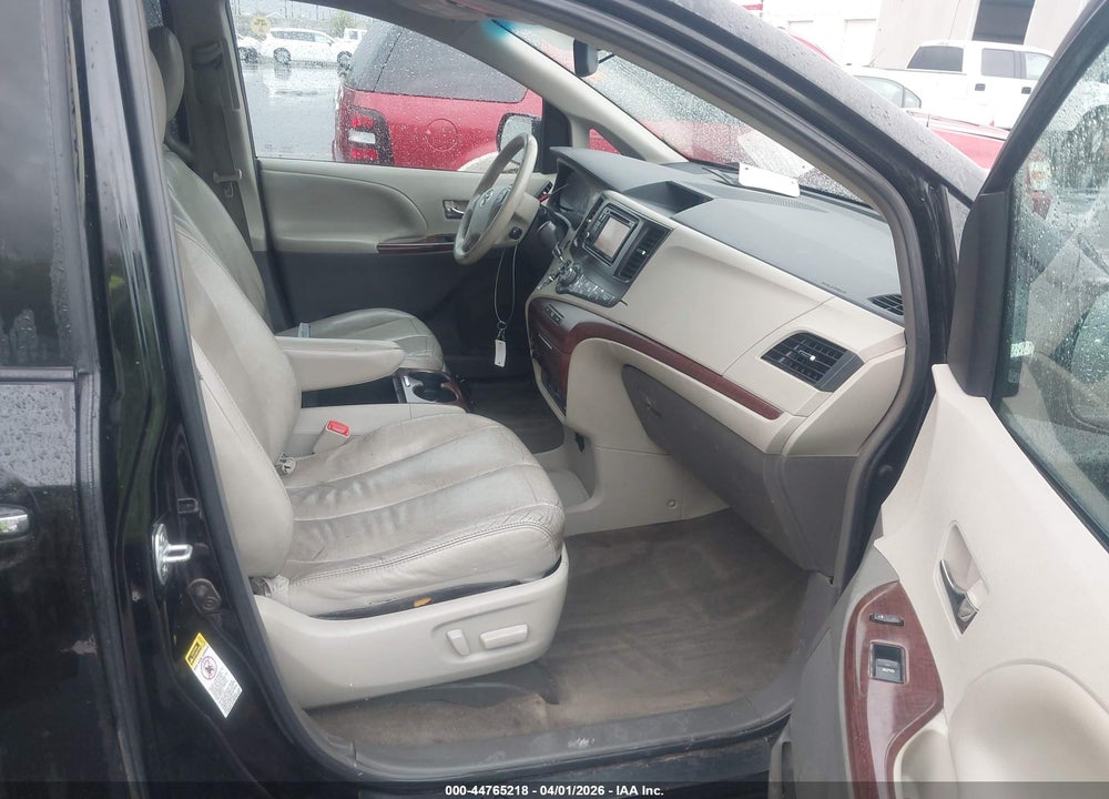 2014 TOYOTA SIENNA XLE V6 8 PASSENGER VIN: 5TDYK3DC4ES438866