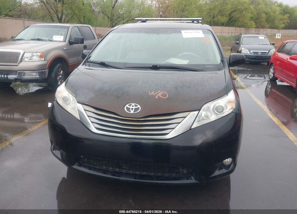 2014 TOYOTA SIENNA XLE V6 8 PASSENGER VIN: 5TDYK3DC4ES438866