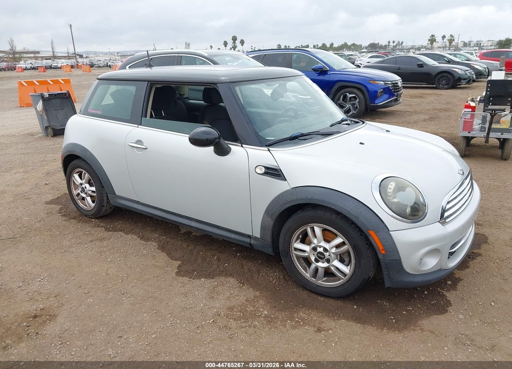 2011 MINI COOPER VIN: WMWSU3C5XBT093825