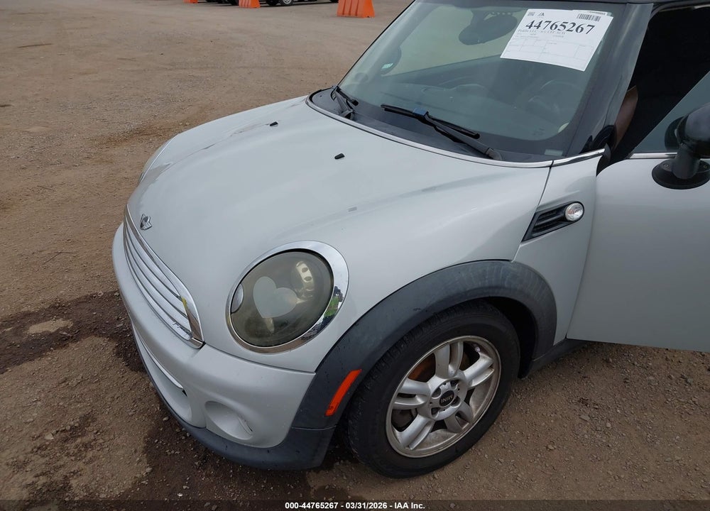 2011 MINI COOPER VIN: WMWSU3C5XBT093825