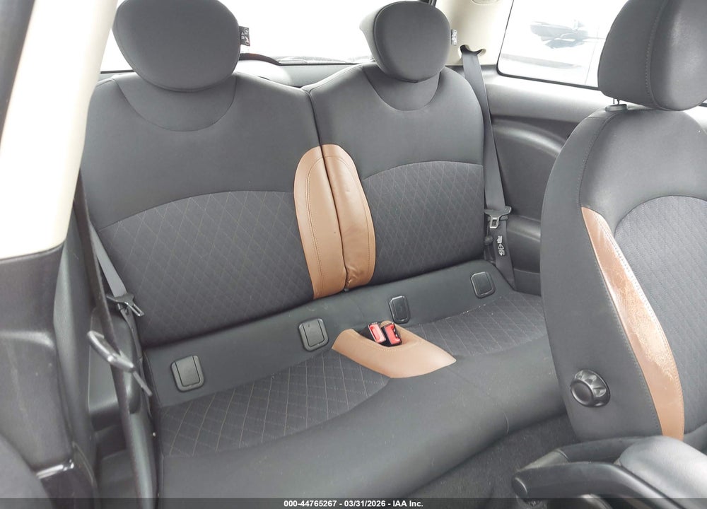 2011 MINI COOPER VIN: WMWSU3C5XBT093825