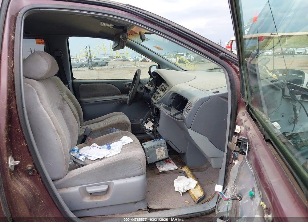2000 TOYOTA SIENNA XLE VIN: 4T3ZF13C2YU171597