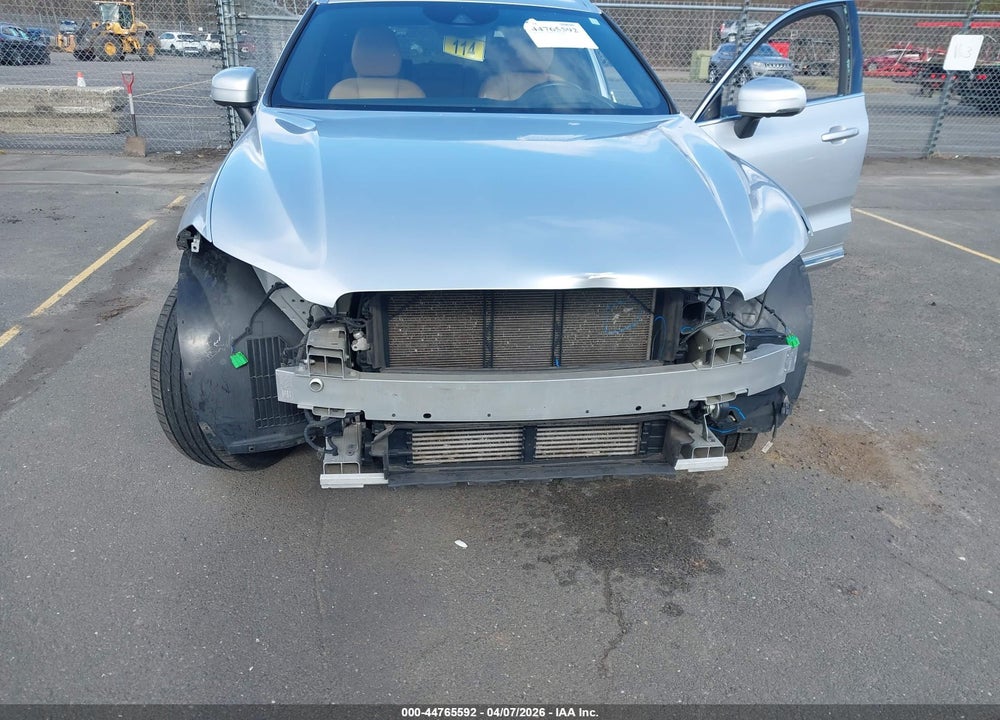 2019 VOLVO XC60 T5 INSCRIPTION VIN: LYV102RLXKB235721