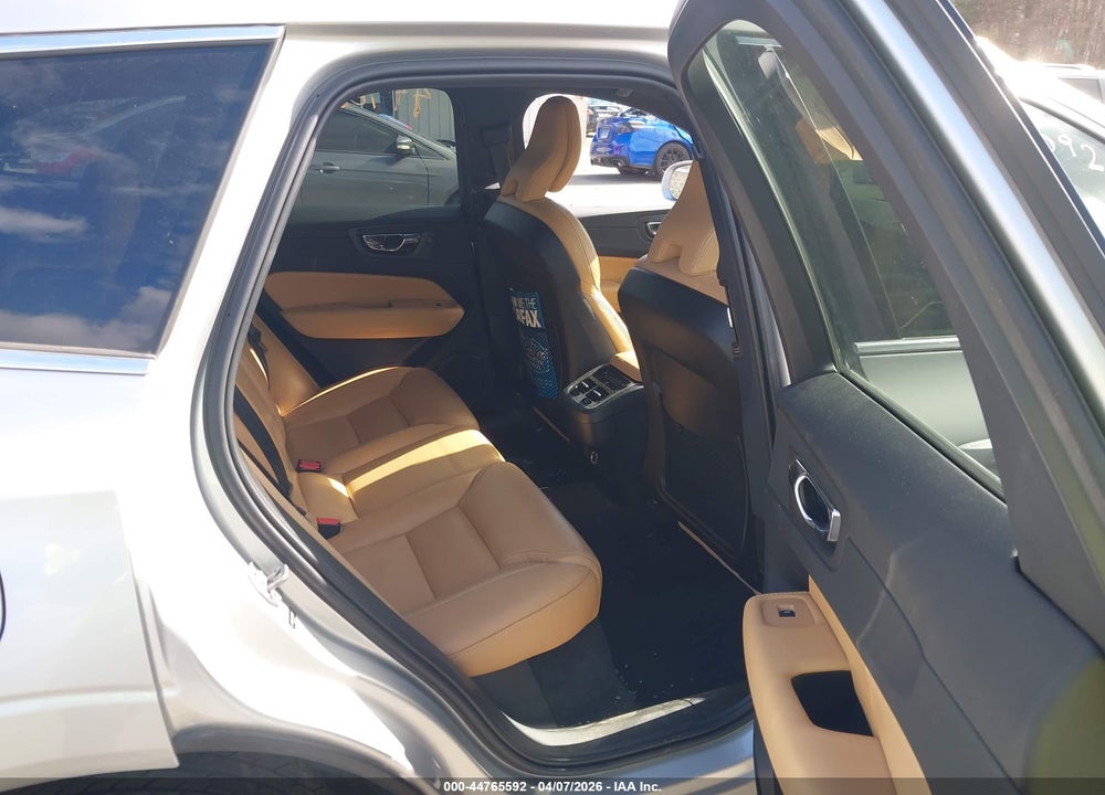 2019 VOLVO XC60 T5 INSCRIPTION VIN: LYV102RLXKB235721
