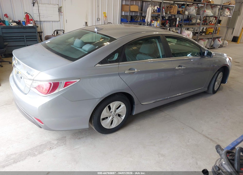 2014 HYUNDAI SONATA HYBRID VIN: KMHEC4A42EA118005