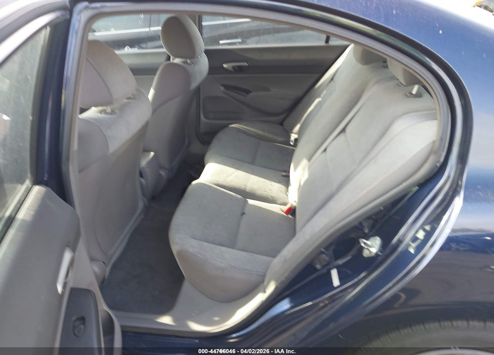 2010 HONDA CIVIC LX VIN: 19XFA1F5XAE018191