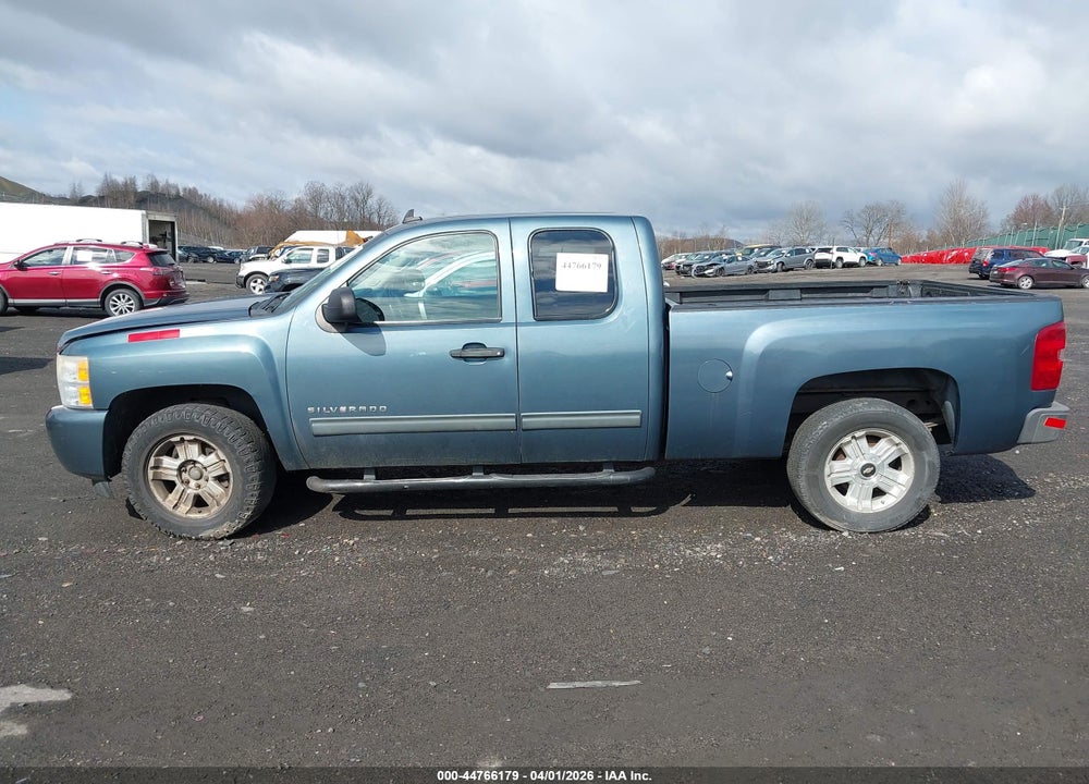 2010 CHEVROLET SILVERADO 1500 LT VIN: 1GCSKSE3XAZ102825