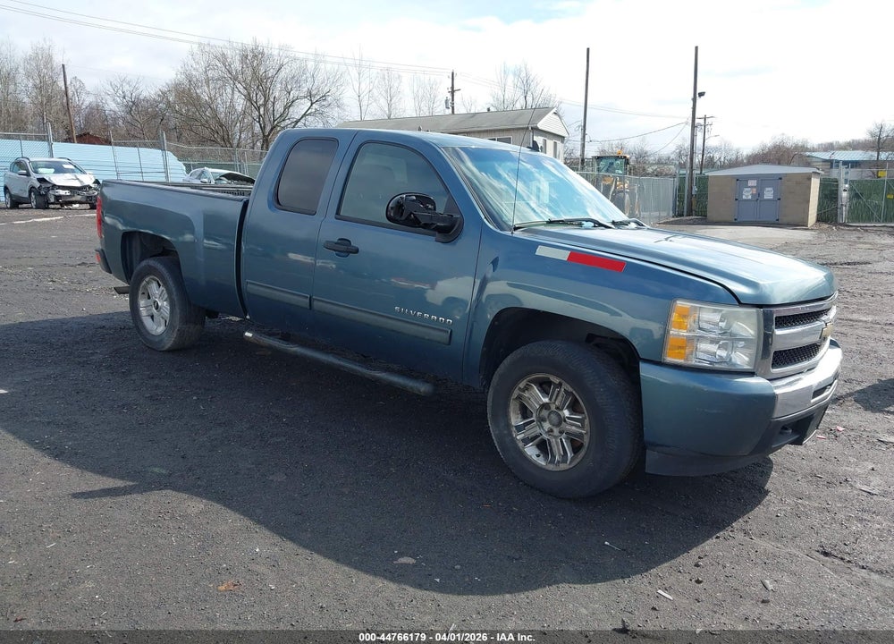 2010 CHEVROLET SILVERADO 1500 LT VIN: 1GCSKSE3XAZ102825