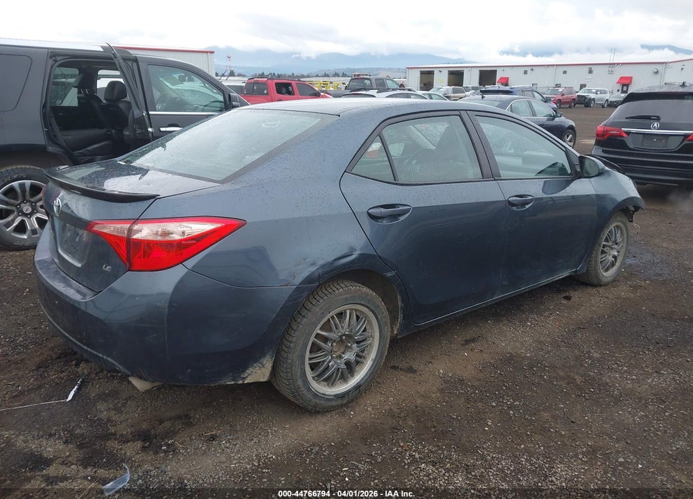 2018 TOYOTA COROLLA LE VIN: 2T1BURHE2JC083052