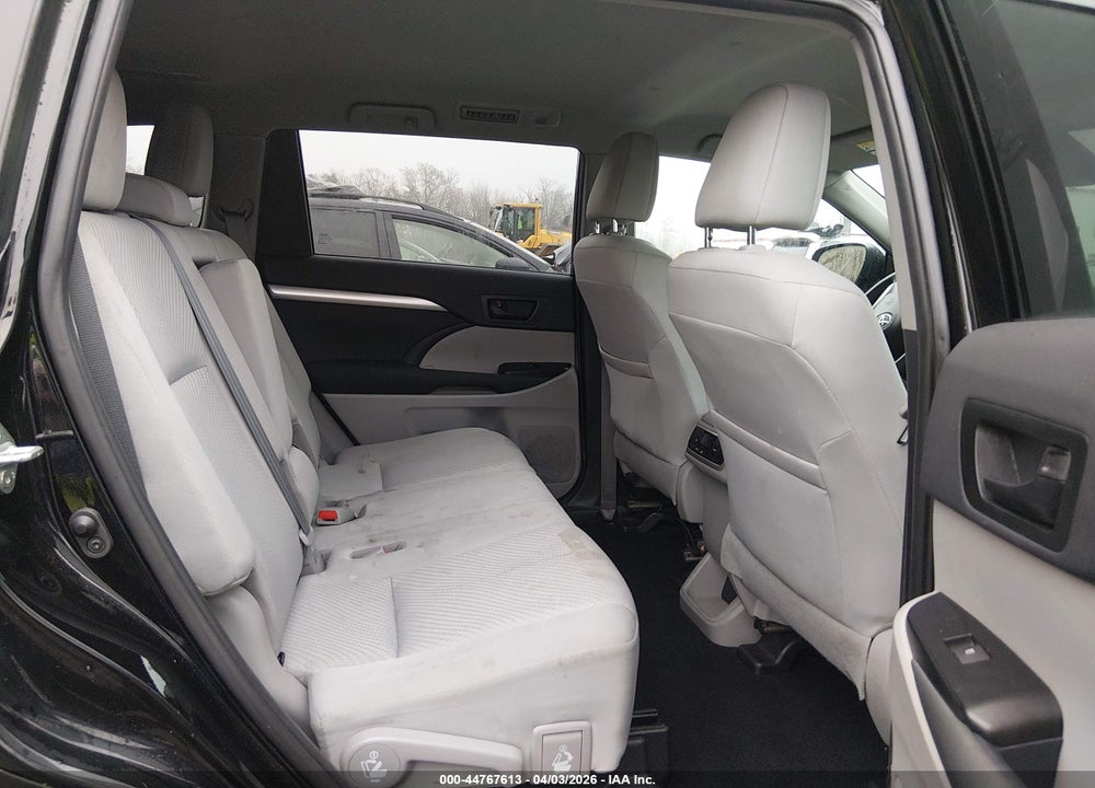 2019 TOYOTA HIGHLANDER LE VIN: 5TDZARFH1KS059435
