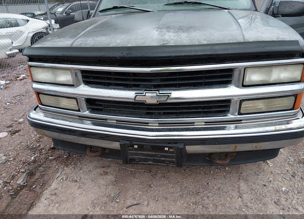1999 CHEVROLET SUBURBAN 1500 LT VIN: 1GNFK16R5XJ338022