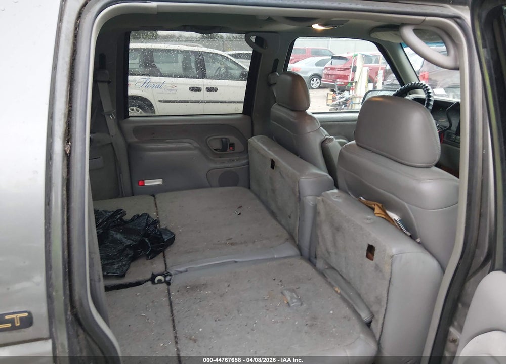 1999 CHEVROLET SUBURBAN 1500 LT VIN: 1GNFK16R5XJ338022