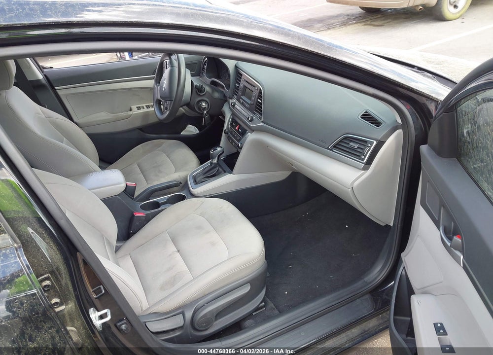 2018 HYUNDAI ELANTRA SE VIN: 5NPD74LF1JH217677