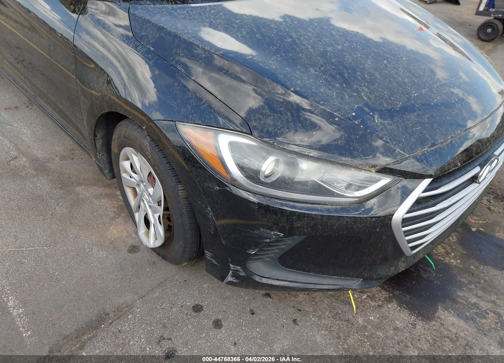 2018 HYUNDAI ELANTRA SE VIN: 5NPD74LF1JH217677