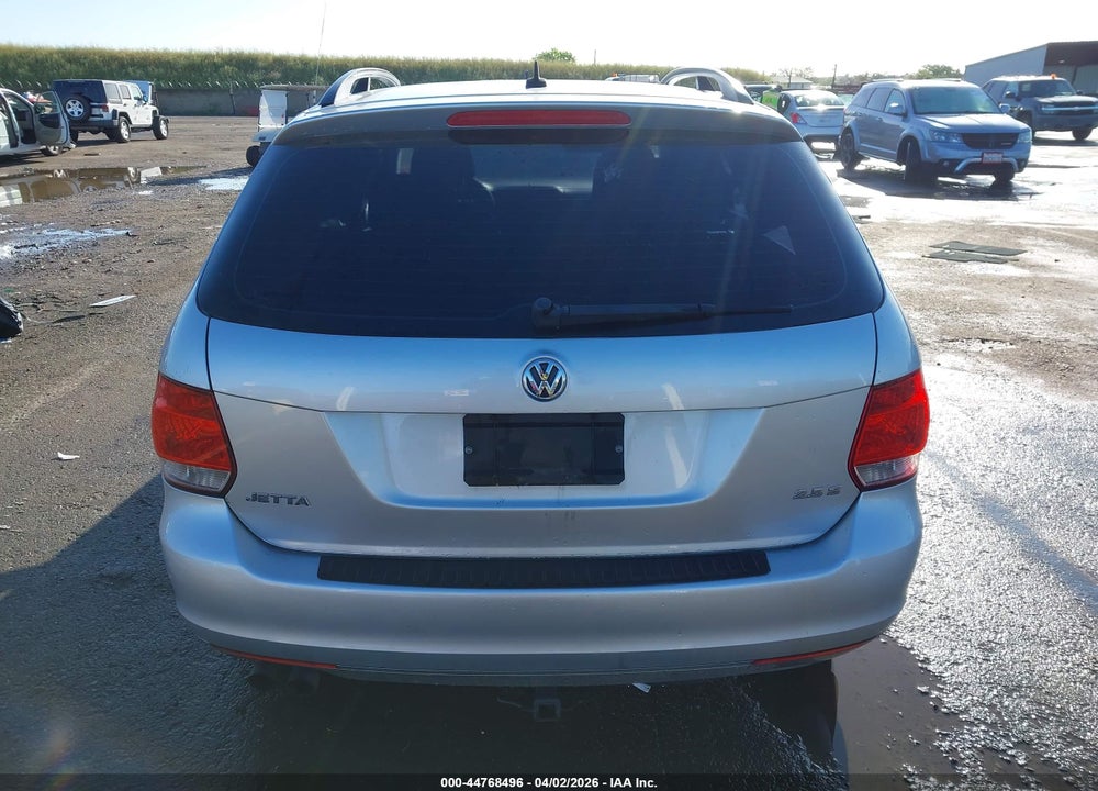 2014 VOLKSWAGEN JETTA SPORTWAGEN 2.5L S VIN: 3VWPP7AJ2EM600840
