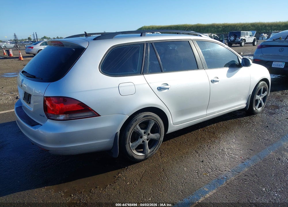 2014 VOLKSWAGEN JETTA SPORTWAGEN 2.5L S VIN: 3VWPP7AJ2EM600840