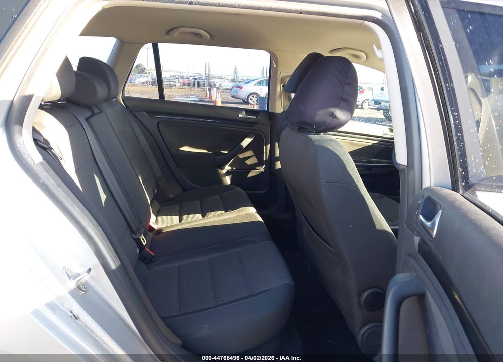2014 VOLKSWAGEN JETTA SPORTWAGEN 2.5L S VIN: 3VWPP7AJ2EM600840