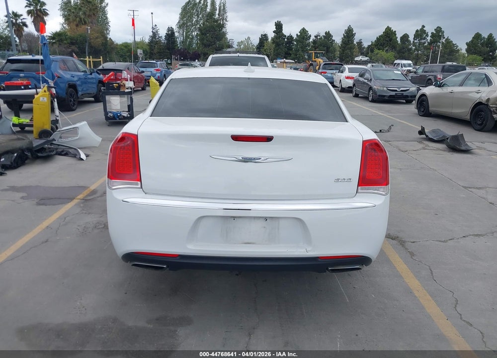 2015 CHRYSLER 300 LIMITED VIN: 2C3CCAAG4FH792667