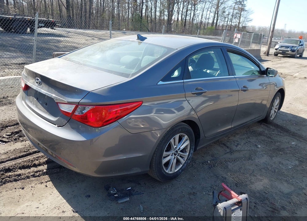 2011 HYUNDAI SONATA VIN: 5NPEB4AC5BH197835