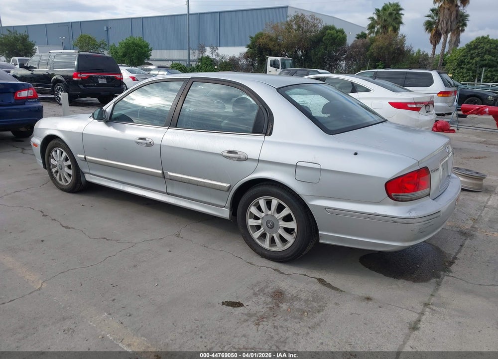 2002 HYUNDAI SONATA GLS/LX VIN: KMHWF35HX2A570587