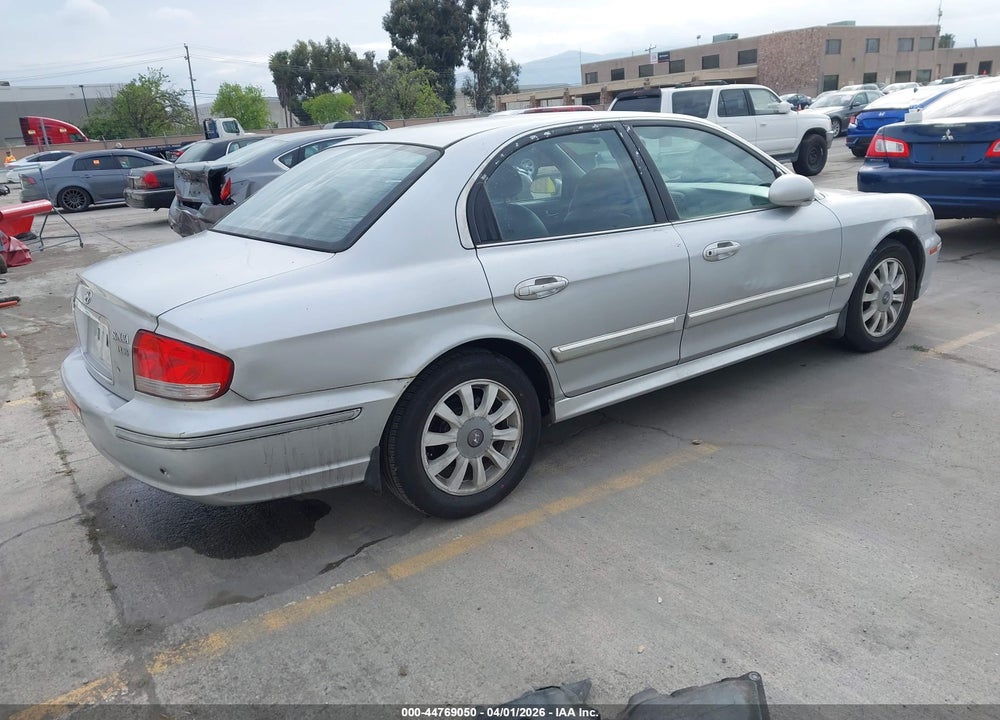 2002 HYUNDAI SONATA GLS/LX VIN: KMHWF35HX2A570587