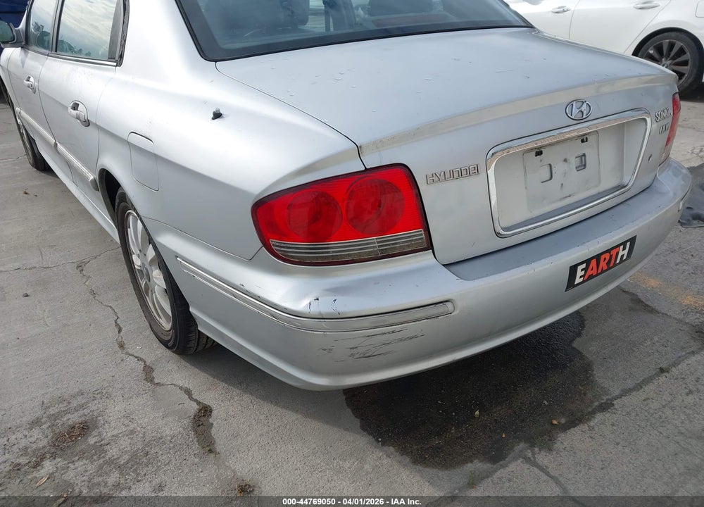 2002 HYUNDAI SONATA GLS/LX VIN: KMHWF35HX2A570587