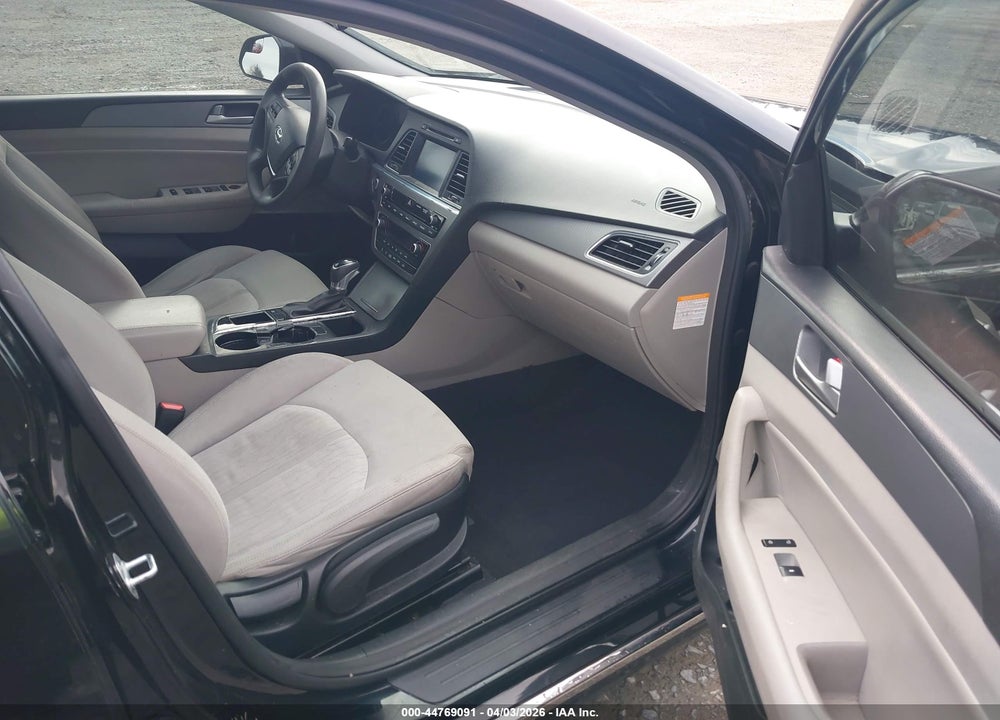 2017 HYUNDAI SONATA HYBRID SE VIN: KMHE24L13HA051635