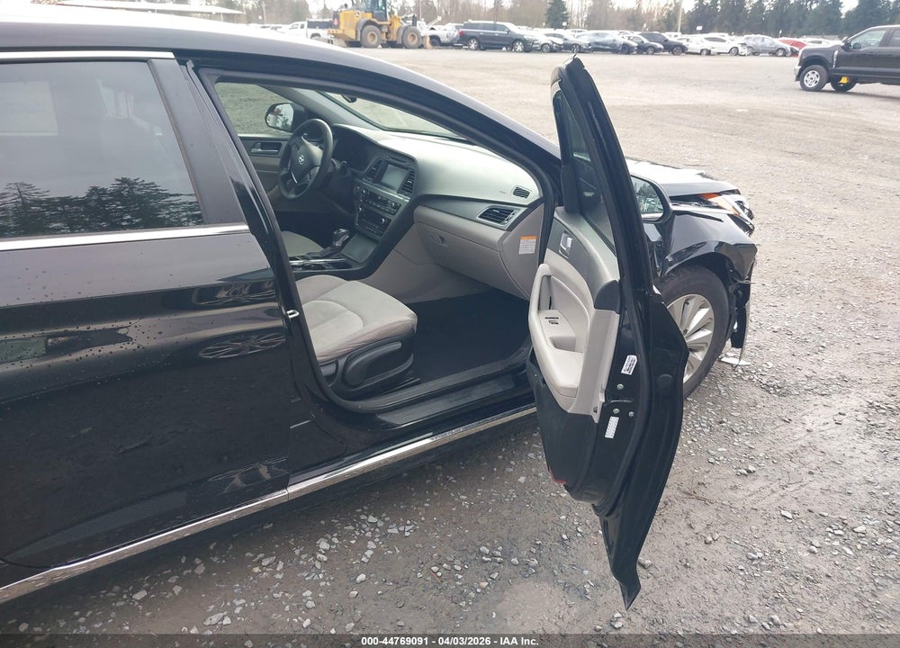2017 HYUNDAI SONATA HYBRID SE VIN: KMHE24L13HA051635